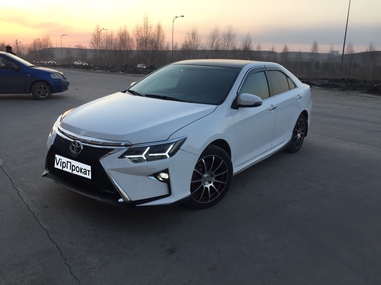 TOYOTA CAMRY Белая и Чёрная TOYOTA CAMRY Белая и Чёрная